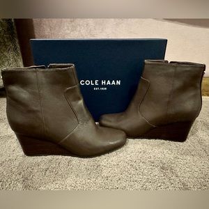 Cole Haan Elsie Booties Ankle Boots dark brown leather wedge NEW NIB 7.5 M B